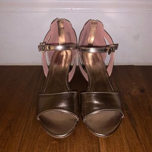🌴very cute Michael Kors heels!